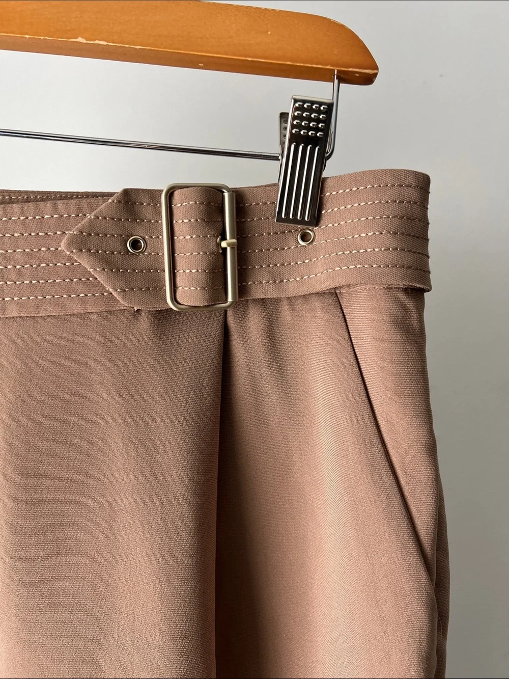 White House Black Market Wide Leg Cropped Pants Taupe 6
